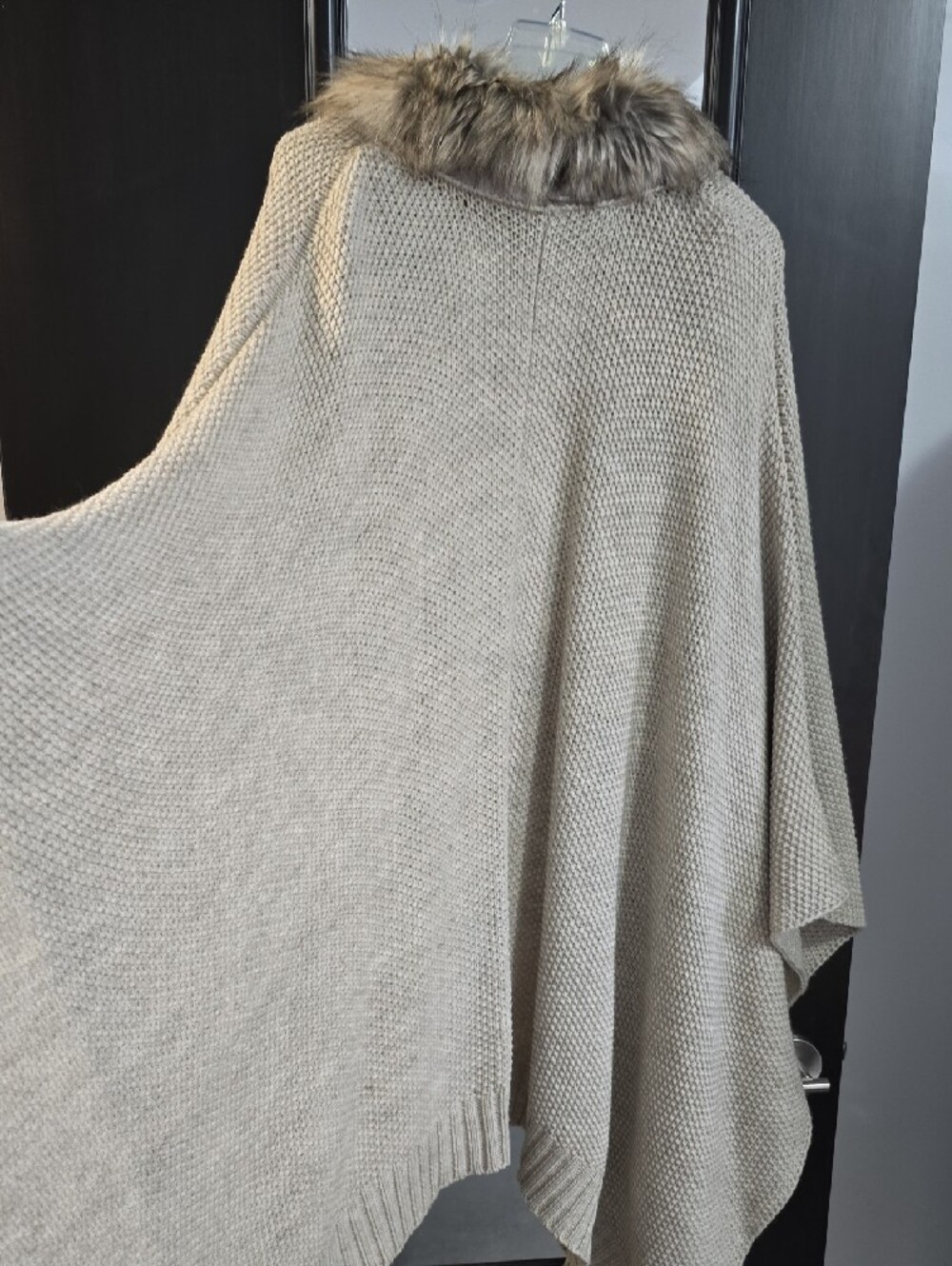 Merona Cream Knit Poncho with Faux Fur Collar - Picture 5 of 5